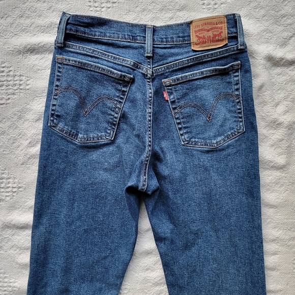 Levi's High-Waisted Distress Straight Leg Denim Casual Vintage Style Jean - Picture 4 of 9